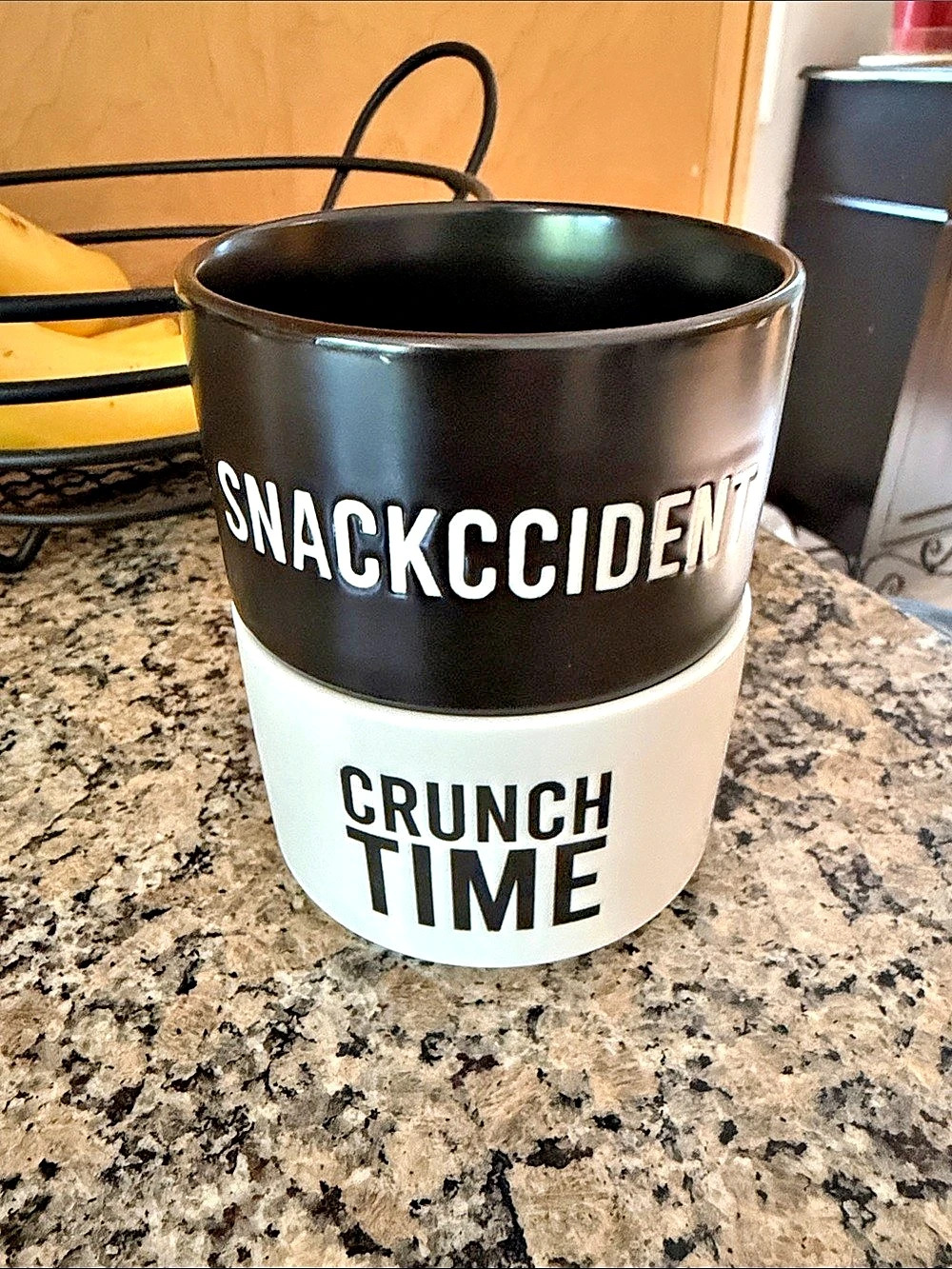 Santa Barbara Design Studio Snackccident & Crunch Time snack bowl set